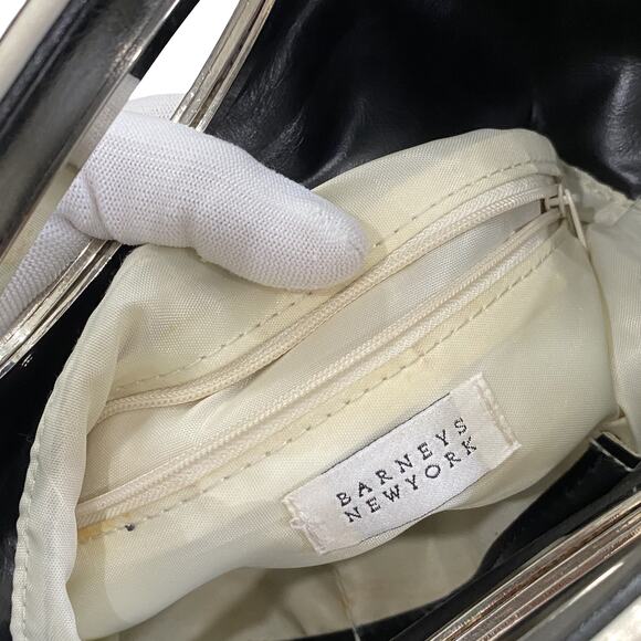 Barneys New York Black Leather Fold-Over Clutch / Shoulder Bag (Missing Strap) - Picture 4 of 8